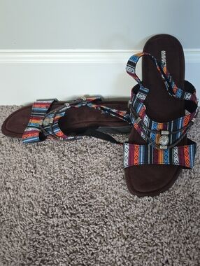 Minnetonka southwestern themed sandals-12